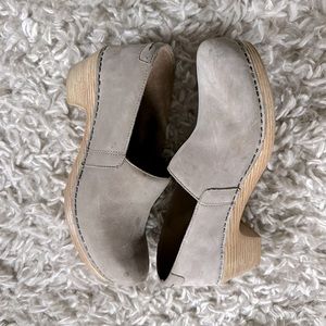 Dansko Tan MAVIS clog